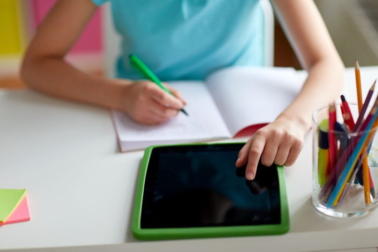 Ausstattung von Schüler*innen mit digitalen Endgeräten sichern